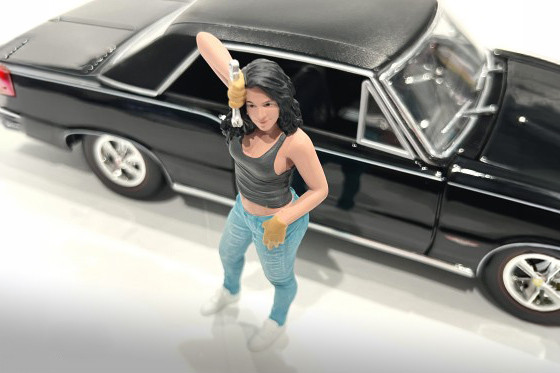 "Muscle Mechanics" Figure #4, Gray/Blue - Showcasts AD-25204 - 1/24 Scale Resin Diorama Figurine