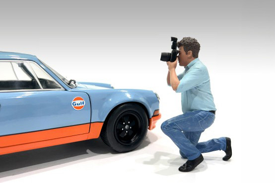 "Photographers" Figure #3, Blue - Showcasts AD-19303 - 1/18 Scale Resin Diorama Figurine