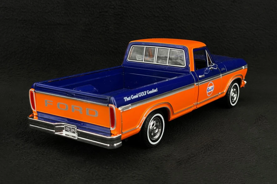 1979 Ford F-150 Custom Pickup Truck "Gulf", Dark Blue/Orange - Motor Max 79652 - 1/24 Scale Diecast Model Toy Car