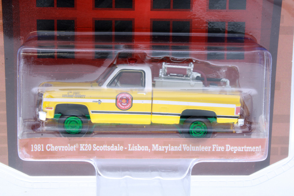 GREEN MACHINE 1981 Chevy K20 Scottsdale w/ Fire Equipment, Yellow - Greenlight 67020B 1/64 scale Diecast Car