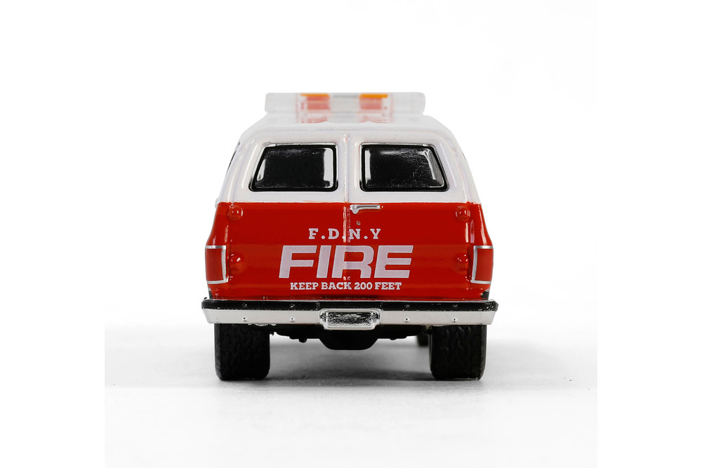 1991 Chevy Suburban - FDNY Battalion Chief (NYC Fire Department), Red/White - Greenlight 30501/48 - 1/64 Scale Diecast Model Toy Car