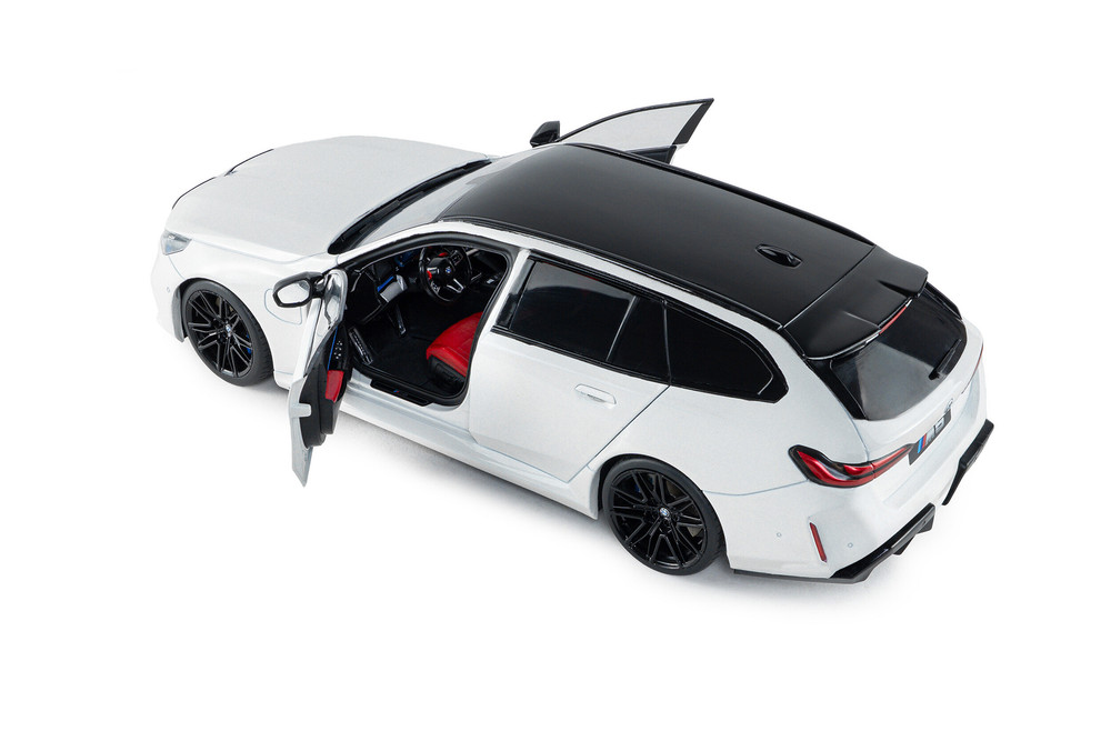 2025 BMW M5 Touring, Alpine White - Solido S1814802 - 1/18 Scale Diecast Model Toy Car