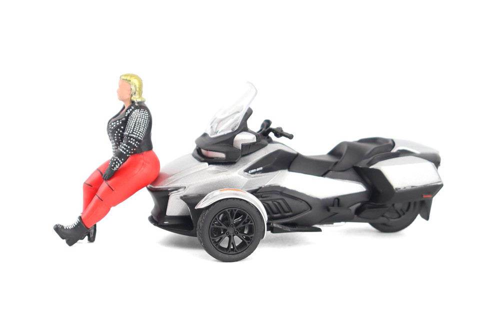 Can-Am Spyder RT 3-Wheel Motorcycle w/Standing Rider, Hyper Silver - Diecast Masters 60016 - 1/32 Scale Diecast Model Toy Bike