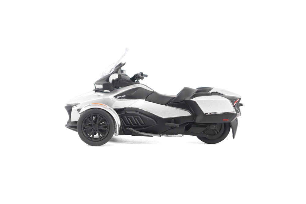 Can-Am Spyder RT 3-Wheel Motorcycle w/Standing Rider, Hyper Silver - Diecast Masters 60016 - 1/32 Scale Diecast Model Toy Bike