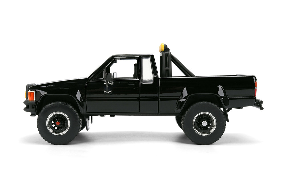 JADA TOYS バック・トゥ・ザ・フューチャー 1985 トヨタ SR5 1985 Toyota SR5 Pickup Truck w/Marty's Skateboard, Back to the