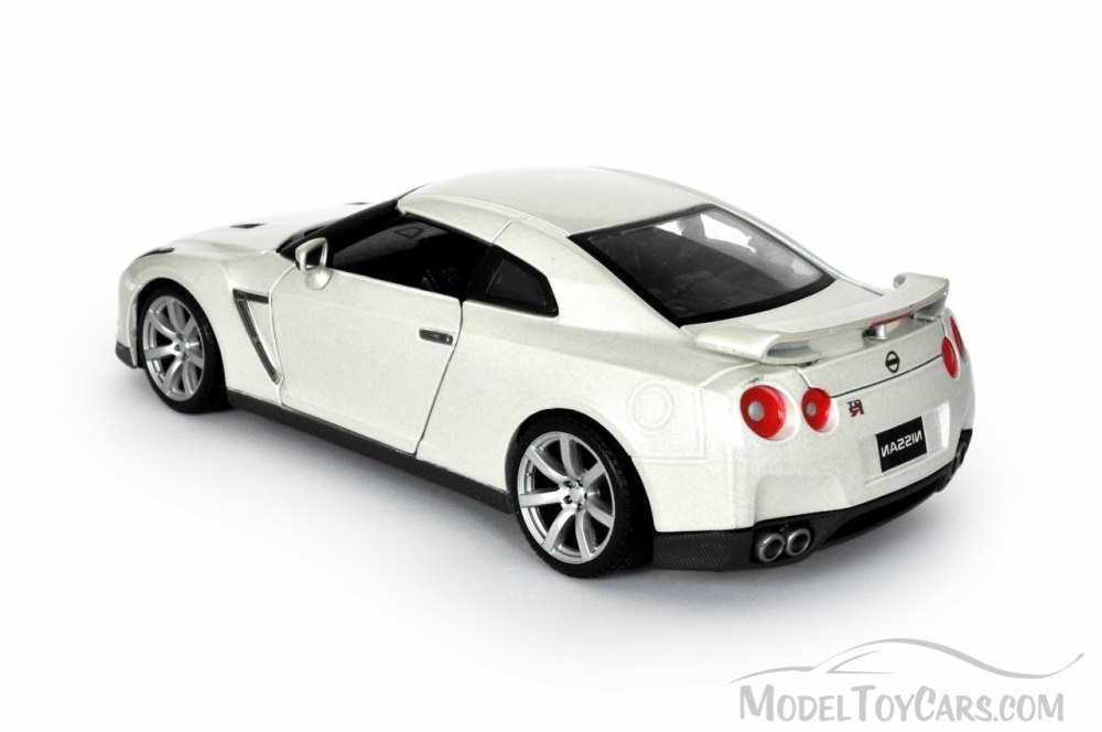 Nissan GT-R, White - Maisto 31294 - 1/24 Scale Diecast Model