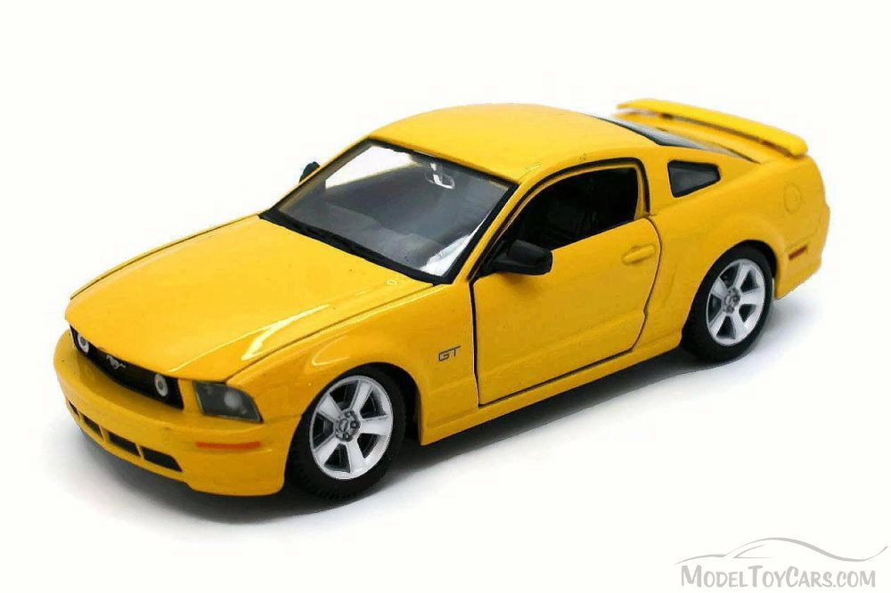 2006 Ford Mustang GT, Yellow - Maisto 31997YL - 1/24 Scale Diecast Model Toy Car