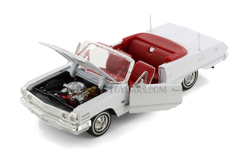 1963 Chevy Impala Convertible, White w/ Red - Welly 22434WWT - 1