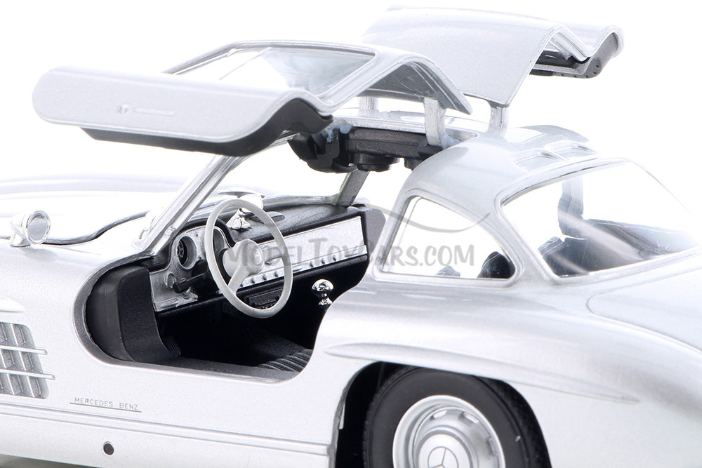 Mercedes-Benz 300SL, White - Welly 24064/4D - 1/24 Scale Diecast
