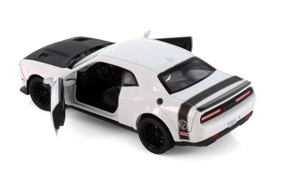 2018 Dodge Challenger SRT Hellcat Widebodywith -  79350WH - 1/24 scale Diecast Model Toy Car