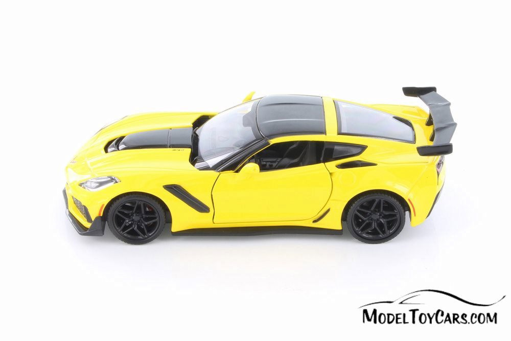 2019 Chevy Corvette ZR1 Hardtop, Yellow - Showcasts 79356/16D - 1/24 scale Diecast Model Toy Car (1 car, no box)