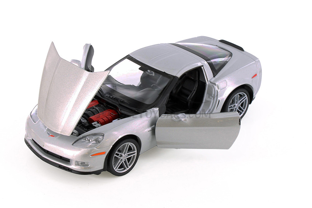 Modellino Auto Jada 1:24 Chevrolet Corvette Z06 2006 | Argento Metallizzato Con Striscia Rossa