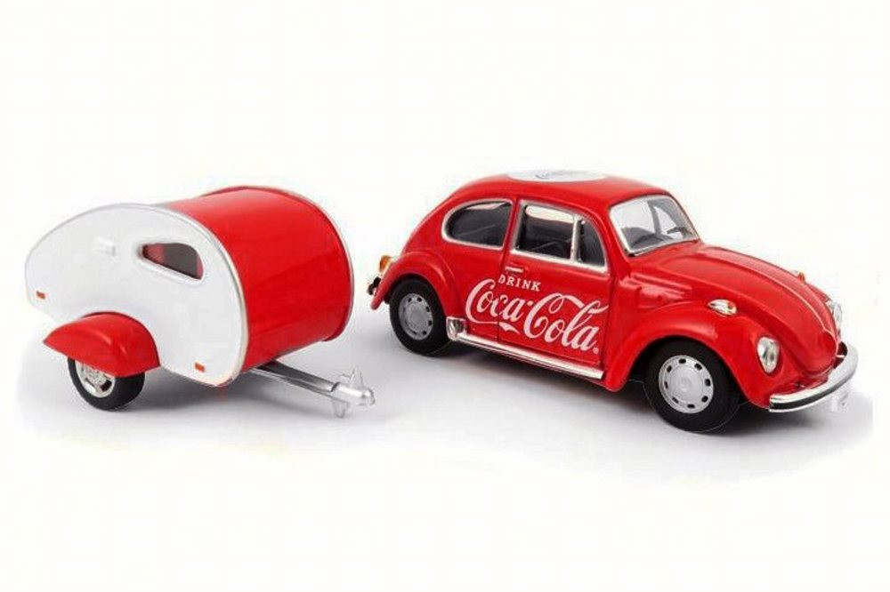 1967 Volkswagen Beetle Coca Cola w/ Teardrop Trailer, Red - Motor City Classics 440032 - 1/43 Scale Diecast Model Toy Car