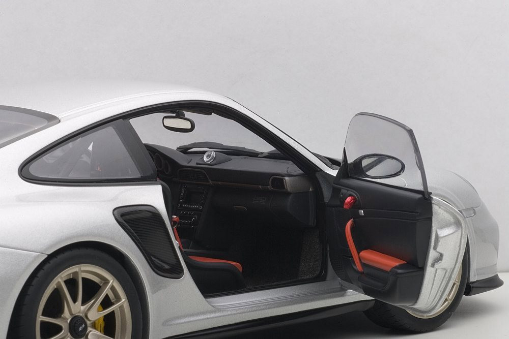 Porsche 911 (997) GT2 RS, Silver w/ Black - AutoArt 77961 - 1/18 Scale Resin Model Toy Car