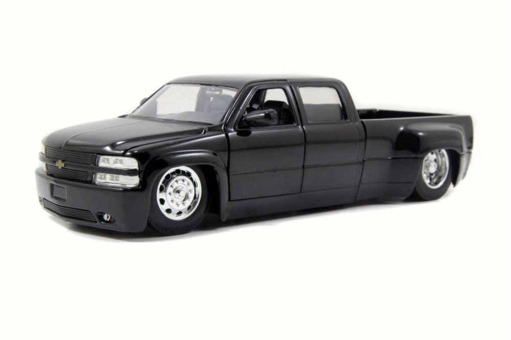 CHEVY SILVERADO DOOLEY　1/24　ローダウンカスタム仕様 CHEVY SILVERADO DOOLEY 1/24 ローダウンカスタム仕様 - メルカリ