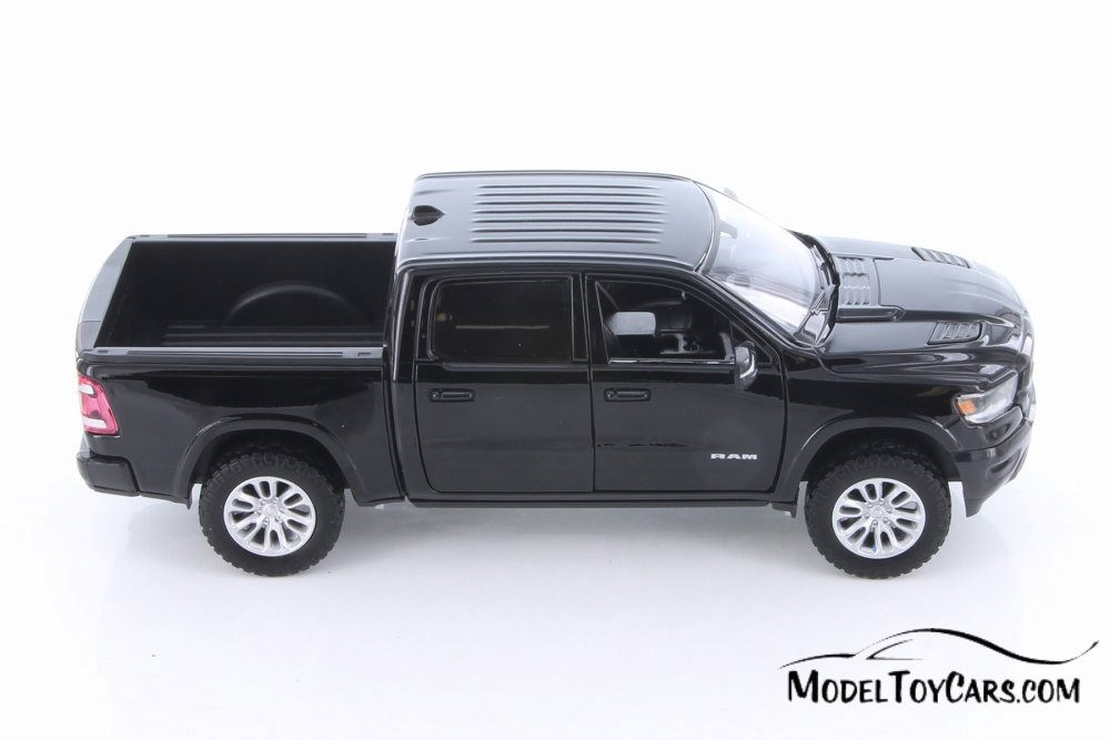 2019 Dodge Ram 1500 Crew Cab Laramie Pickup Truck, Black - Showcasts 79357/16D - 1/24 Diecast Car