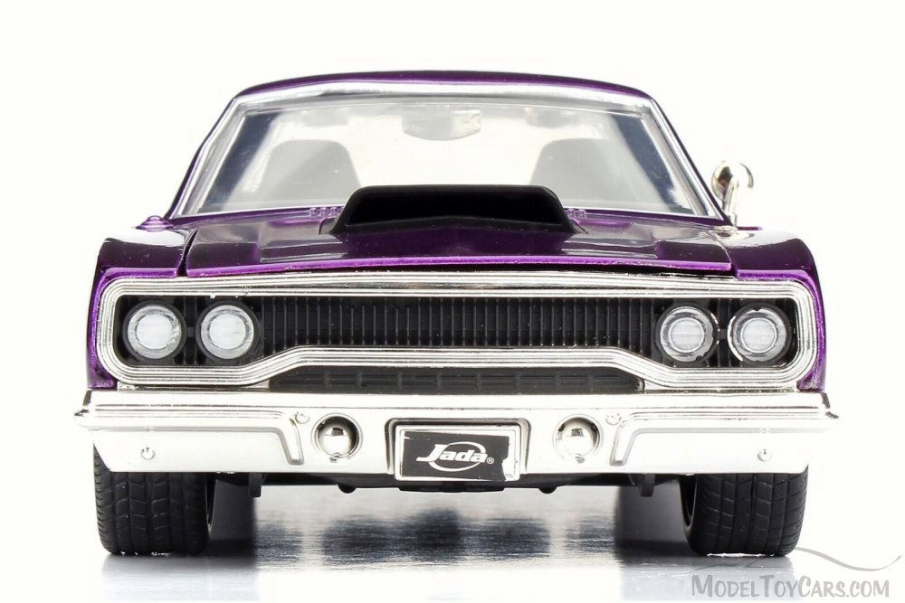 1970 Plymouth Road Runner, Plum Crazy - JADA Toys 98233 - 1/24 Scale Diecast Model Toy Car