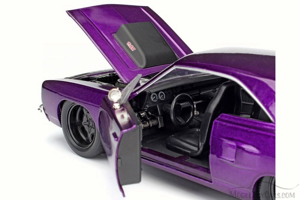 1970 Plymouth Road Runner, Plum Crazy - JADA Toys 98233 - 1/24 Scale Diecast Model Toy Car