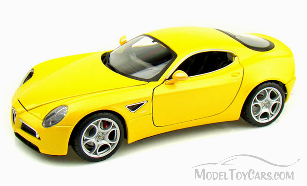 Alfa 8C Competizione, Yellow - Bburago 12077 - 1/18 scale Diecast Model Toy Car