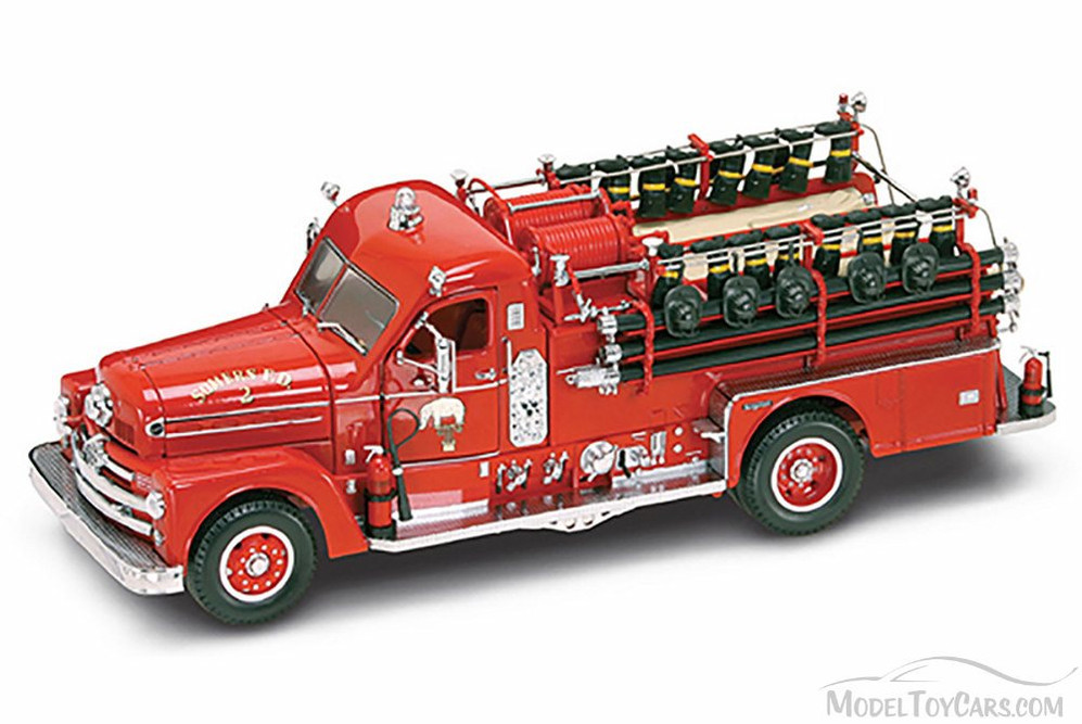 1958 Seagrave Model 750 Fire Engine, Red - Road Signature 20168 - 1/24 Scale Diecast Model