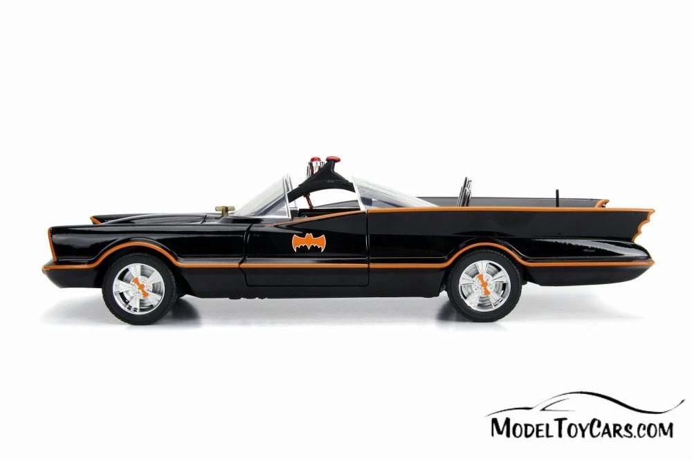 Batmobile Working lights with Batman and Robin Figures  98625 - 1/18 scale Diecast Model Toy Car