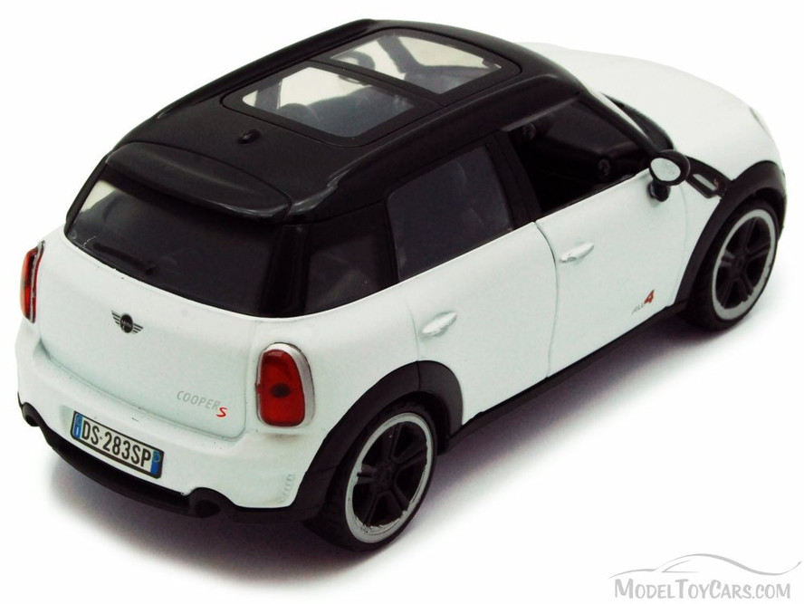 Mini Cooper S Countryman, White with Black Roof - Motormax 73353