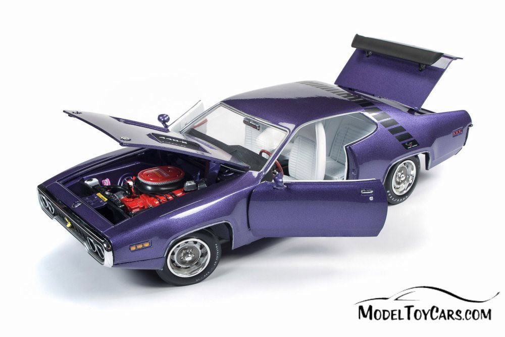 1971 Plymouth Road Runner Hardtop, Violet - Auto World AMM1182 - 1/18 scale Diecast Model Toy Car