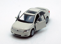 TOYOTA CAMRY ミニカー ホワイト(TOYOTA GTMC製) Tiny 1:64 Camry 2014