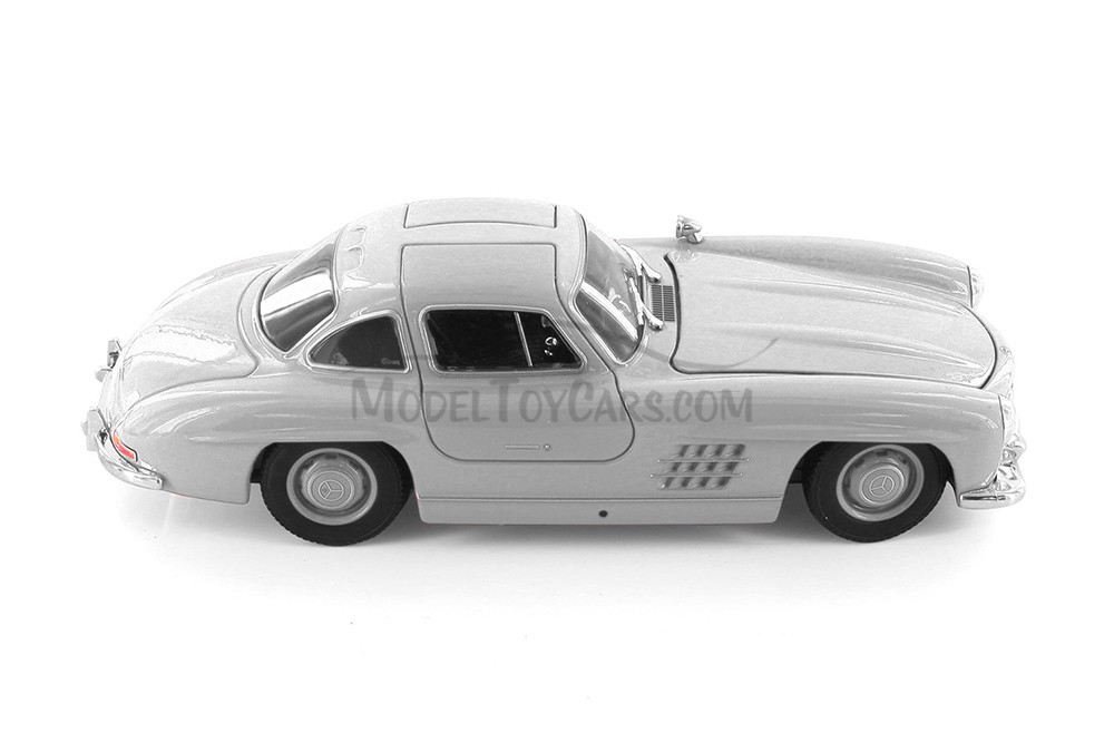 Mercedes-Benz 300SL, Classic Silver - Welly 24064/4D - 1/24 Scale Diecast Model Toy Car