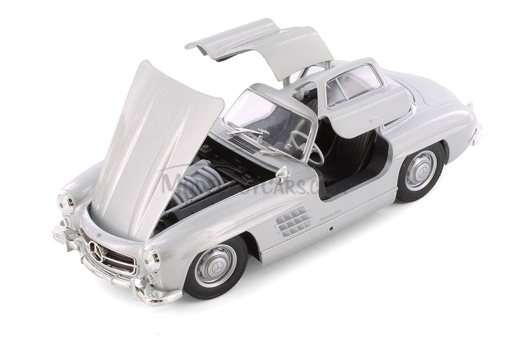 Mercedes-Benz 300SL, Classic Silver - Welly 24064/4D - 1/24 Scale