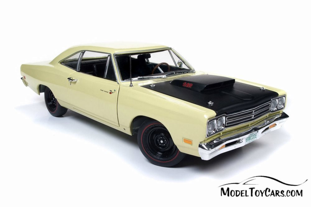 1969.5 Plymouth Road Runner Hard Top, Sunfire Yellow - Auto World AMM1180 - 1/18 scale Diecast Model Toy Car