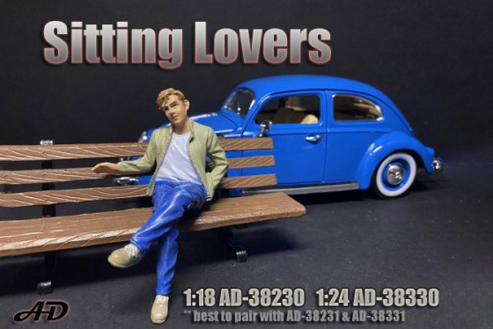 Sitting Lovers Figure I, Blue & Green - American Diorama 38330 - 1/24 Figurine - Diorama Accessory