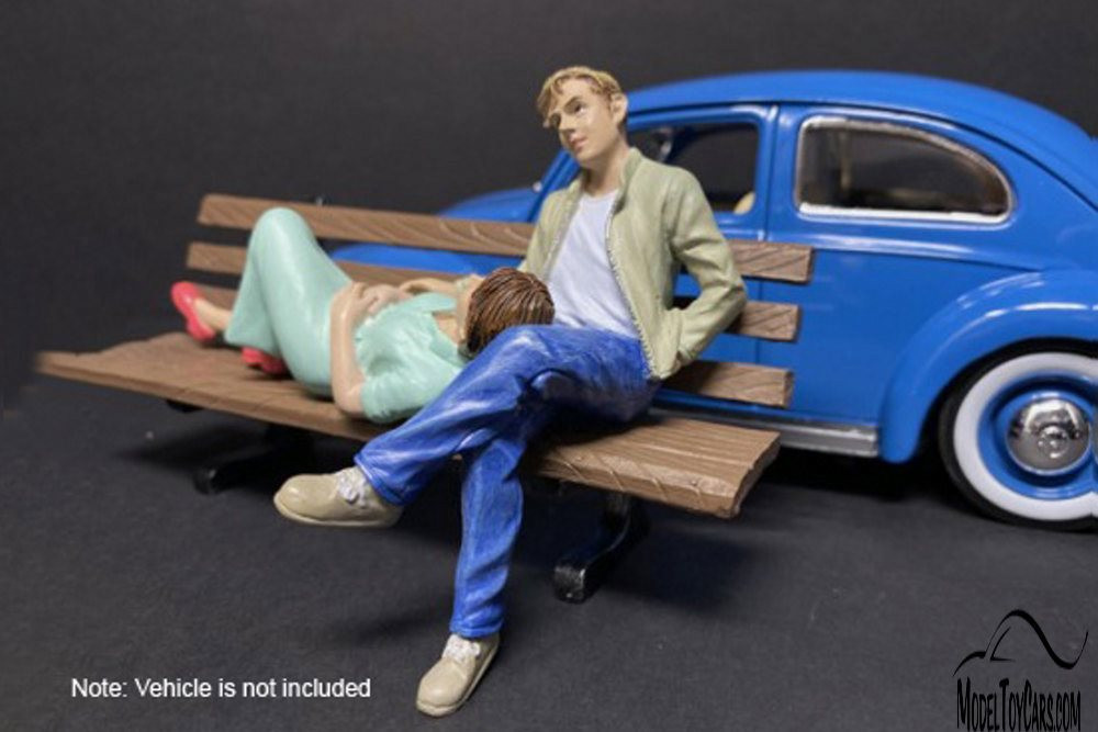 Sitting Lovers Figure I, Blue & Green - American Diorama 38330 - 1/24 Figurine - Diorama Accessory