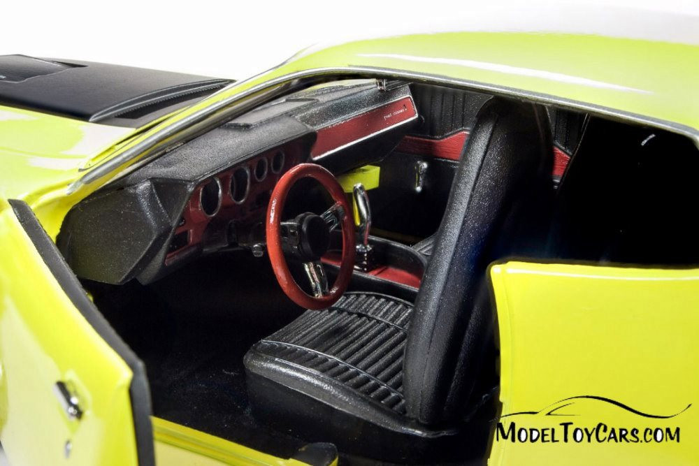 1971 Plymouth Road Runner Hard Top, Yellow - Auto World AMM1158