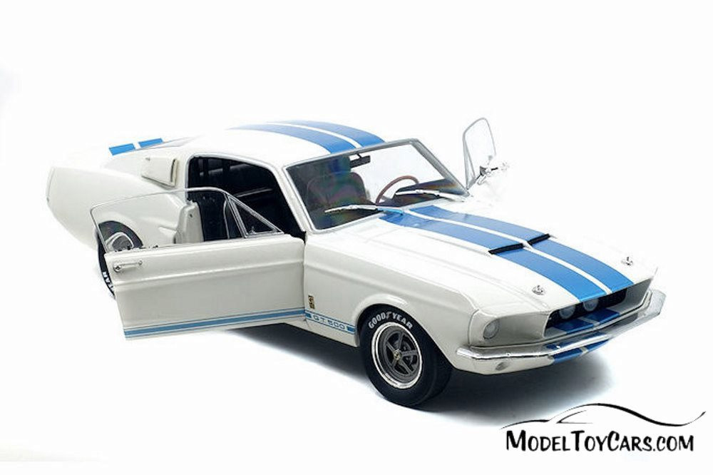 1967 Shelby Mustang GT500 1/18スケールモデル 1967 Shelby Mustang GT500 Hardtop, White - Solido S1802901