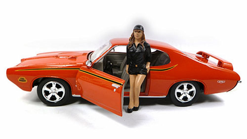 Car Model Sue Figure, Black - American Diorama Figurine 23837 - 1/24 scale