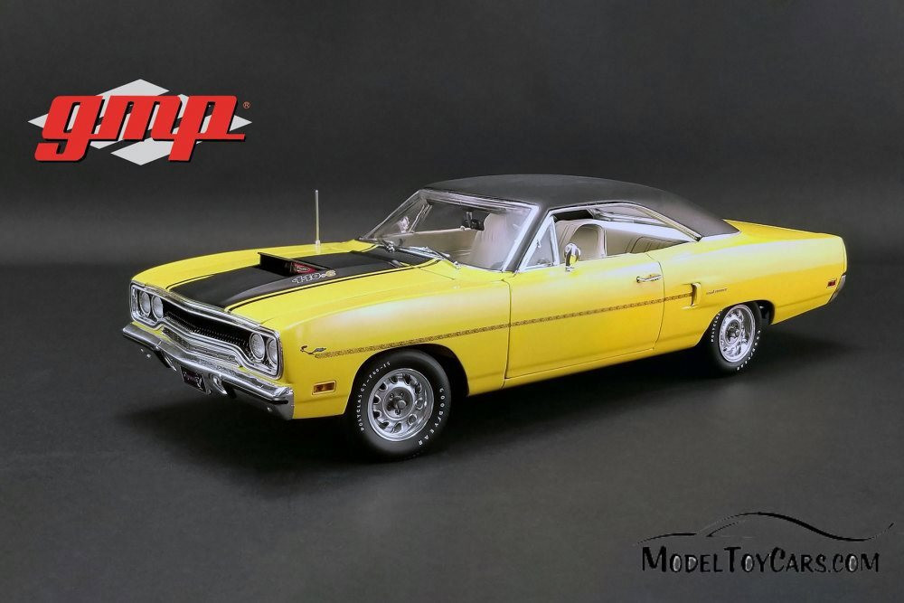 1970 Plymouth Road Runner with "The Loved Bird" Road Runner Air Grabber Figure, Yellow and Black - GMP 18924 - 1/18 scale Diecast Model Toy Car