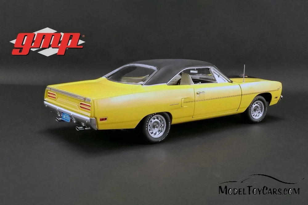 1970 Plymouth Road Runner with "The Loved Bird" Road Runner Air Grabber Figure, Yellow and Black - GMP 18924 - 1/18 scale Diecast Model Toy Car