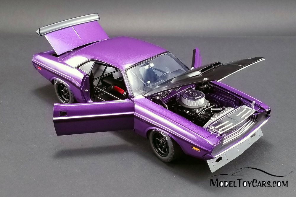 1970 Dodge Challenger Trans Am Street Version, Plum Crazy Purple - Acme 1806010 - 1/18 Diecast Car