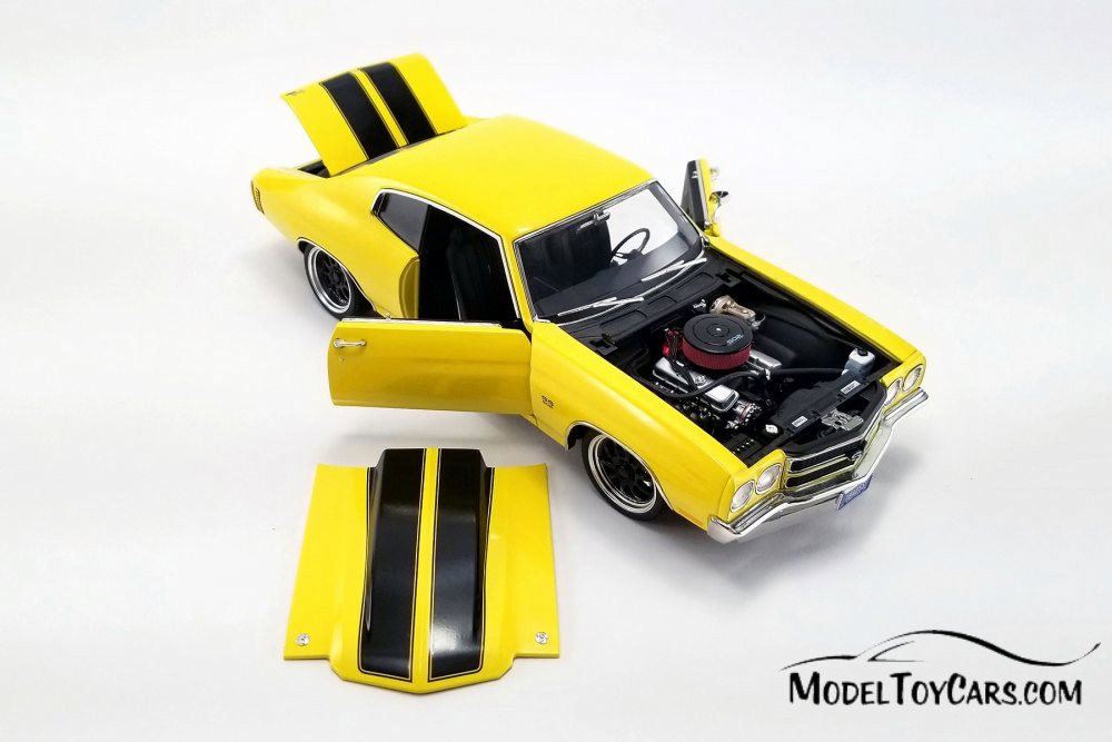1970 Chevy Chevelle Street Fighter Hardtop, Yellow - Acme A1805515 - 1/18 scale Diecast Model Toy Car