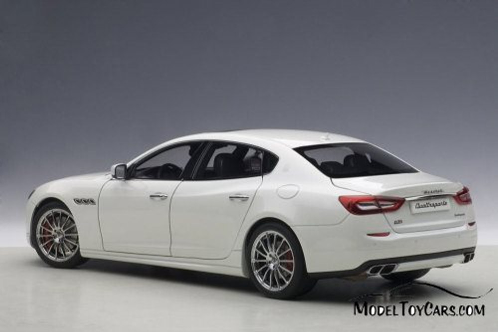 2015 Maserati Quattroporte GTS, Alpi White - AUTOart 75808 - 1/18 Scale Diecast Model Toy Car