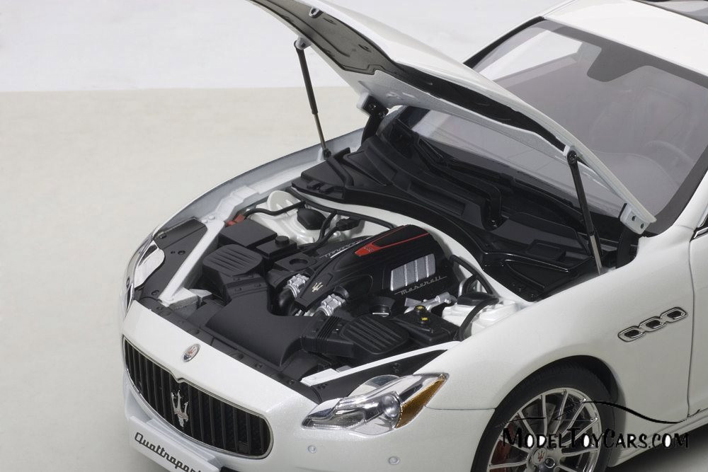 2015 Maserati Quattroporte GTS, Alpi White - AUTOart 75808 - 1/18