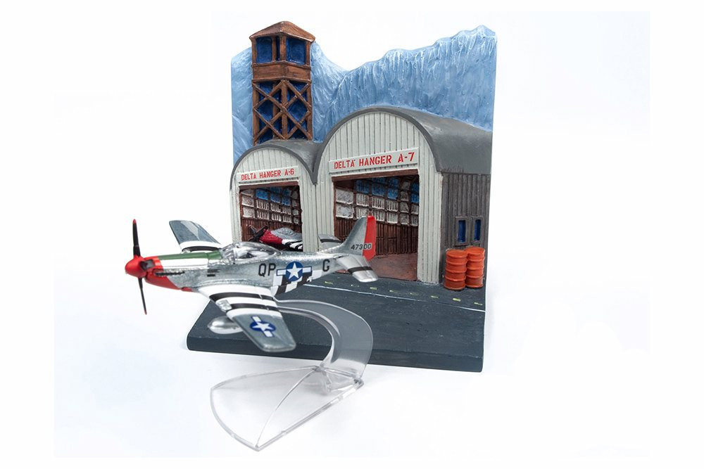 WWII North American Aviation P-51D Mustang w/Airfield, JLDS003/24 -1/64 scale Diecast Model Toy Car