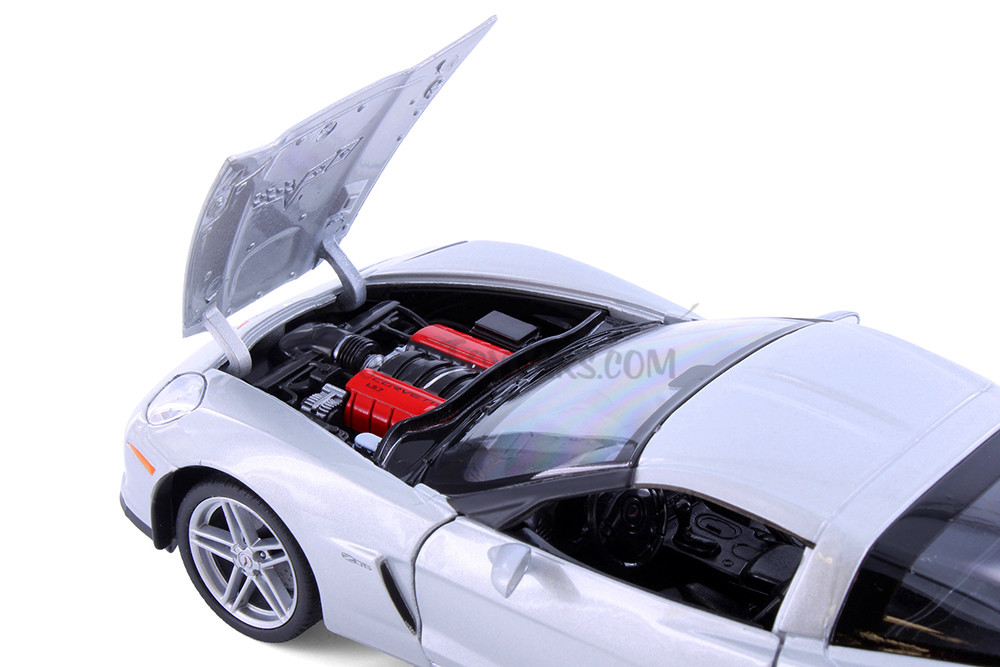 2007 Chevy Corvette Hard Top, Silver - Showcasts® 22504/4D - 1/24 Scale Diecast Model Toy Car