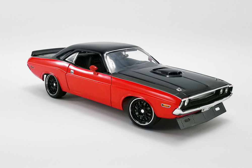 1970 Dodge Challenger R/T Street Fighter Hardtop, Red and Black - Acme A1806014 - 1/18 Diecast Car