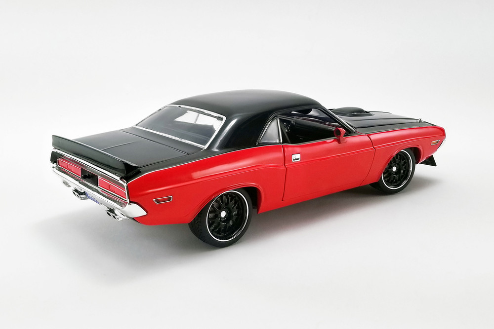 1970 Dodge Challenger R/T Street Fighter Hardtop, Red and Black - Acme A1806014 - 1/18 Diecast Car