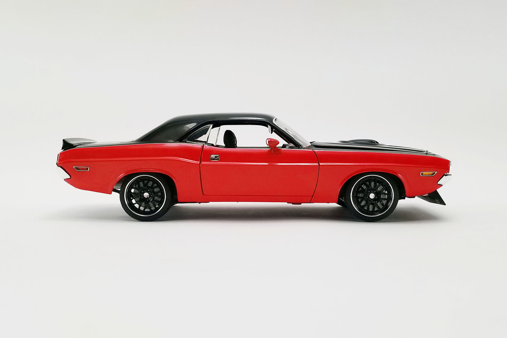 1970 Dodge Challenger R/T Street Fighter Hardtop, Red and Black - Acme A1806014 - 1/18 Diecast Car