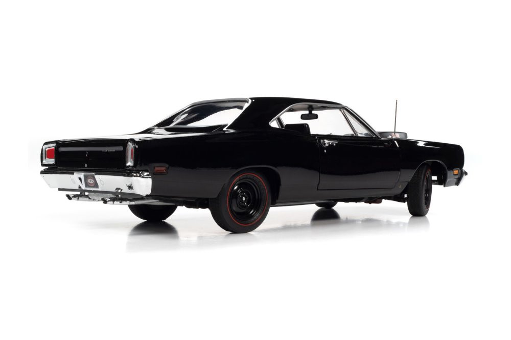 MCACN 1969 .5 Plymouth Road Runner Hardtop, Black Velvet - Auto
