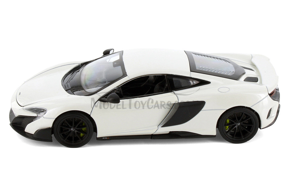 McLaren 675LT Hardtop, White - Welly 24089/4D - 1/24 scale Diecast Model Toy Car