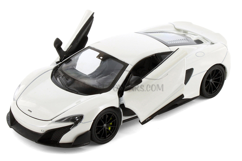 McLaren 675LT Hardtop, White - Welly 24089/4D - 1/24 scale Diecast Model Toy Car